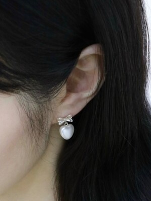 [단독]Petit ribbon heart earrings