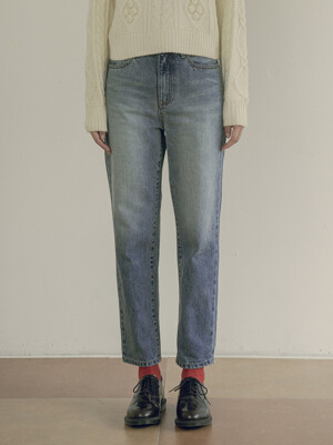 P3174 Classic tapered jeans