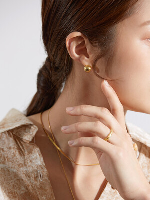 minimal dom earring gold