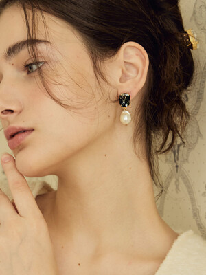 Ora Baroque Pearl Lace Earrings _ EEV