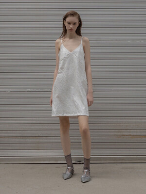 Crinkle Point Buckle Dress_white
