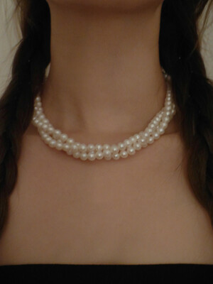 AMELIE PEARL NECKLACE