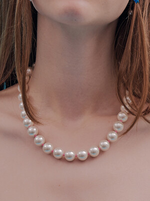 bold pearl necklace