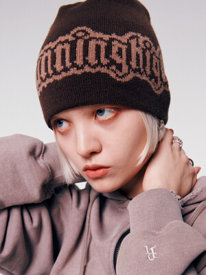 SKULL LOGO JACQUARD BEANIE [BROWN]