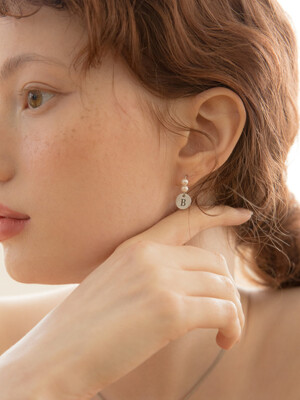 Initial with mini pearl earring