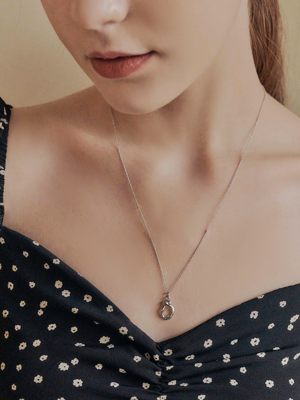 abril necklace