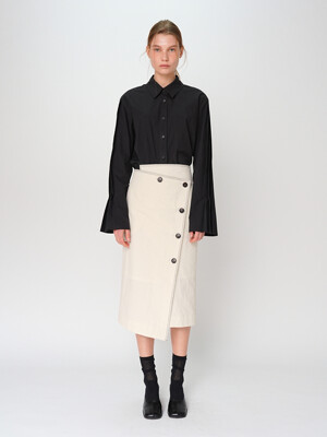 UNBALANCED BUTTON SKIRT / IVORY