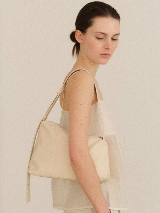 [ROH SEOUL]★ Rowie nylon shoulder bag (Ivory) 로서울]Rowie shoulder bag Nylon Ivory
