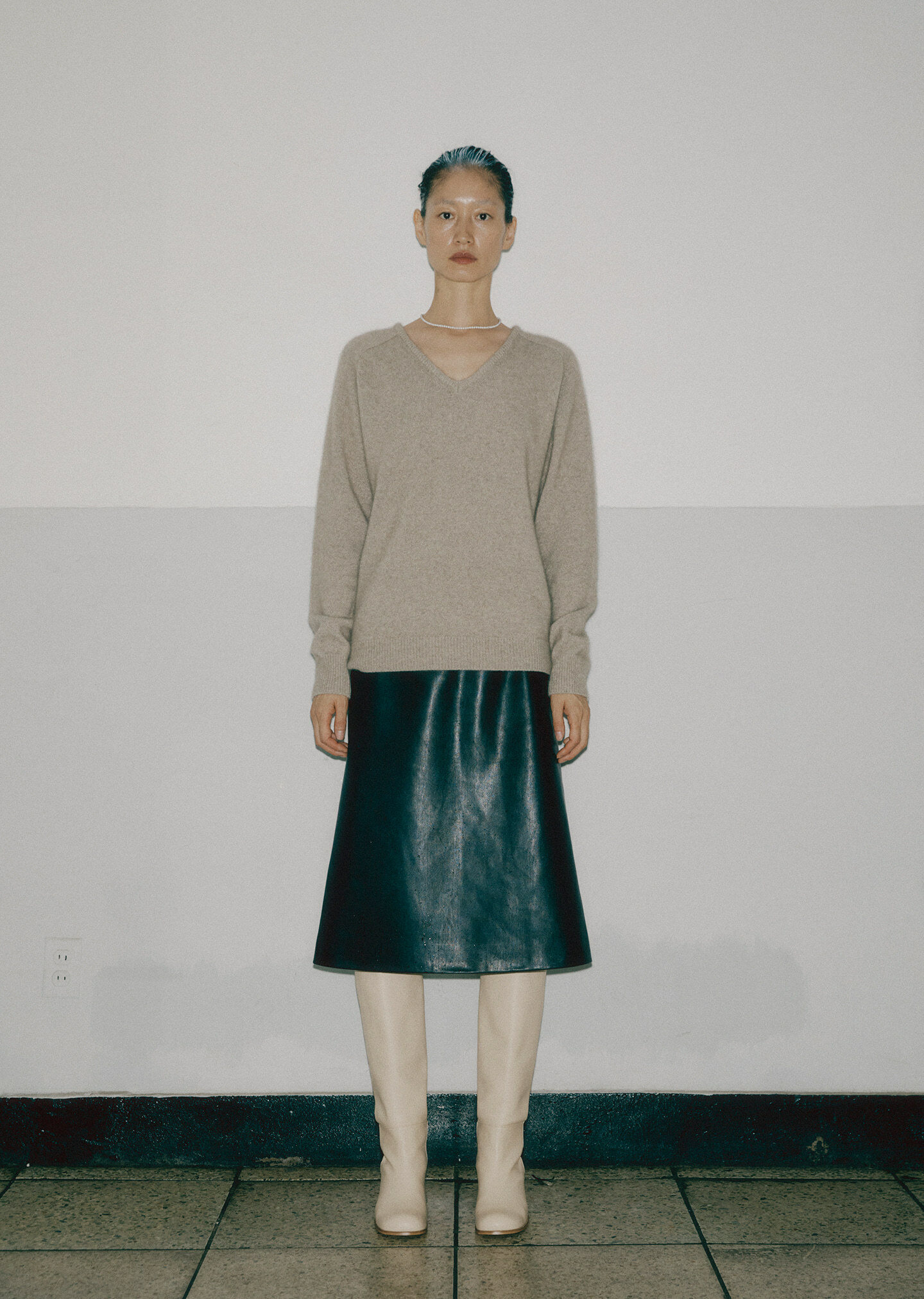 아모멘토]RACOON V-NECK KNIT