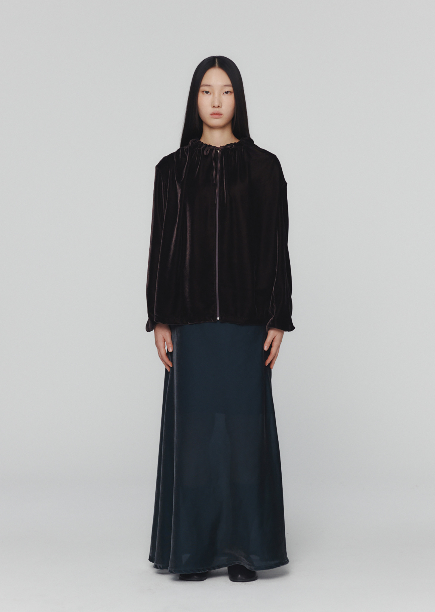 아모멘토]VELVET SHIRRING HOODIE(DARK BROWN)