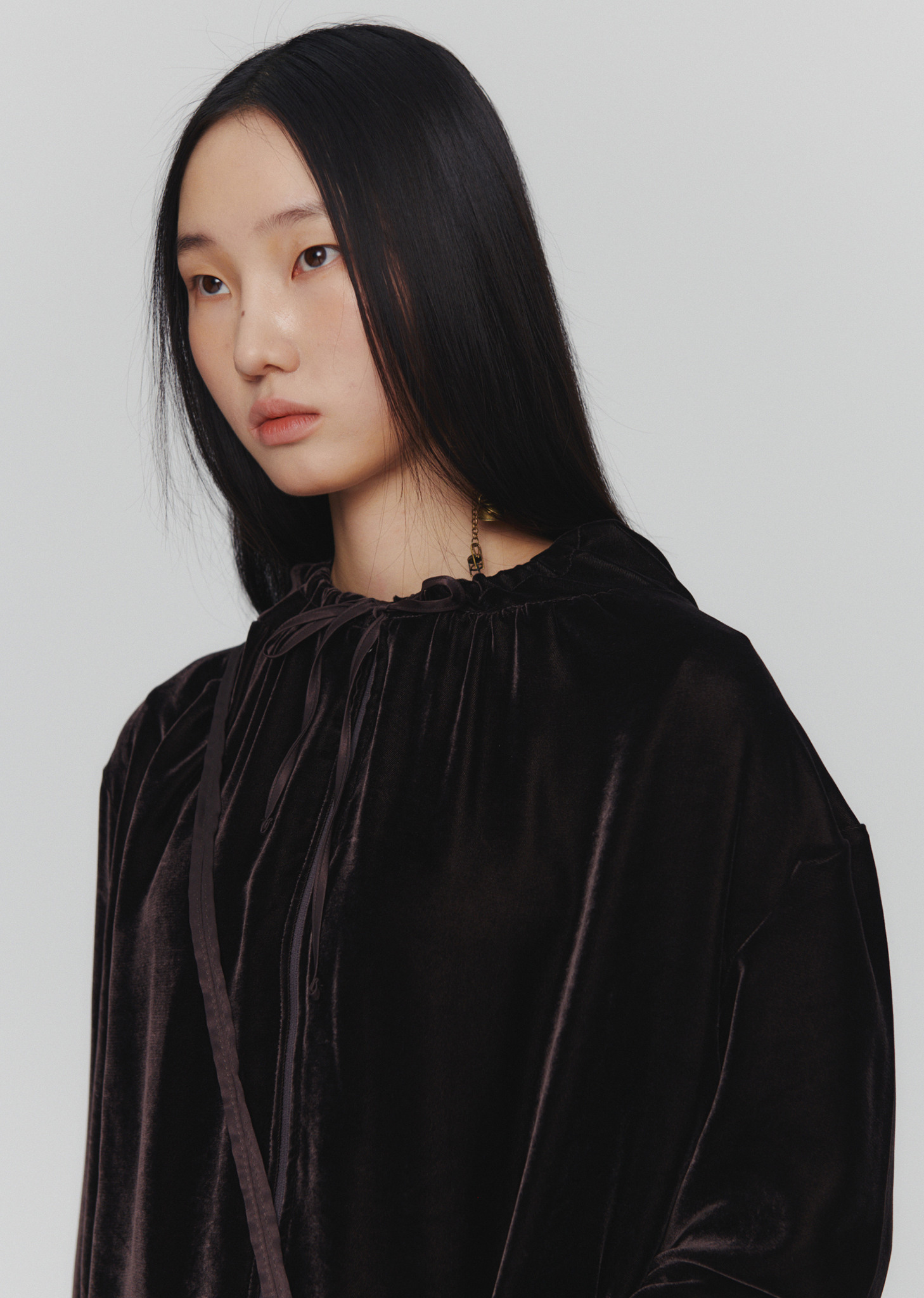 AMOMENTO VELVET SHIRRING HOODIE ダークブラウン AMOMENTO VELVET SHIRRING HOODIE ダークブラウン AMOMENTO VELVET