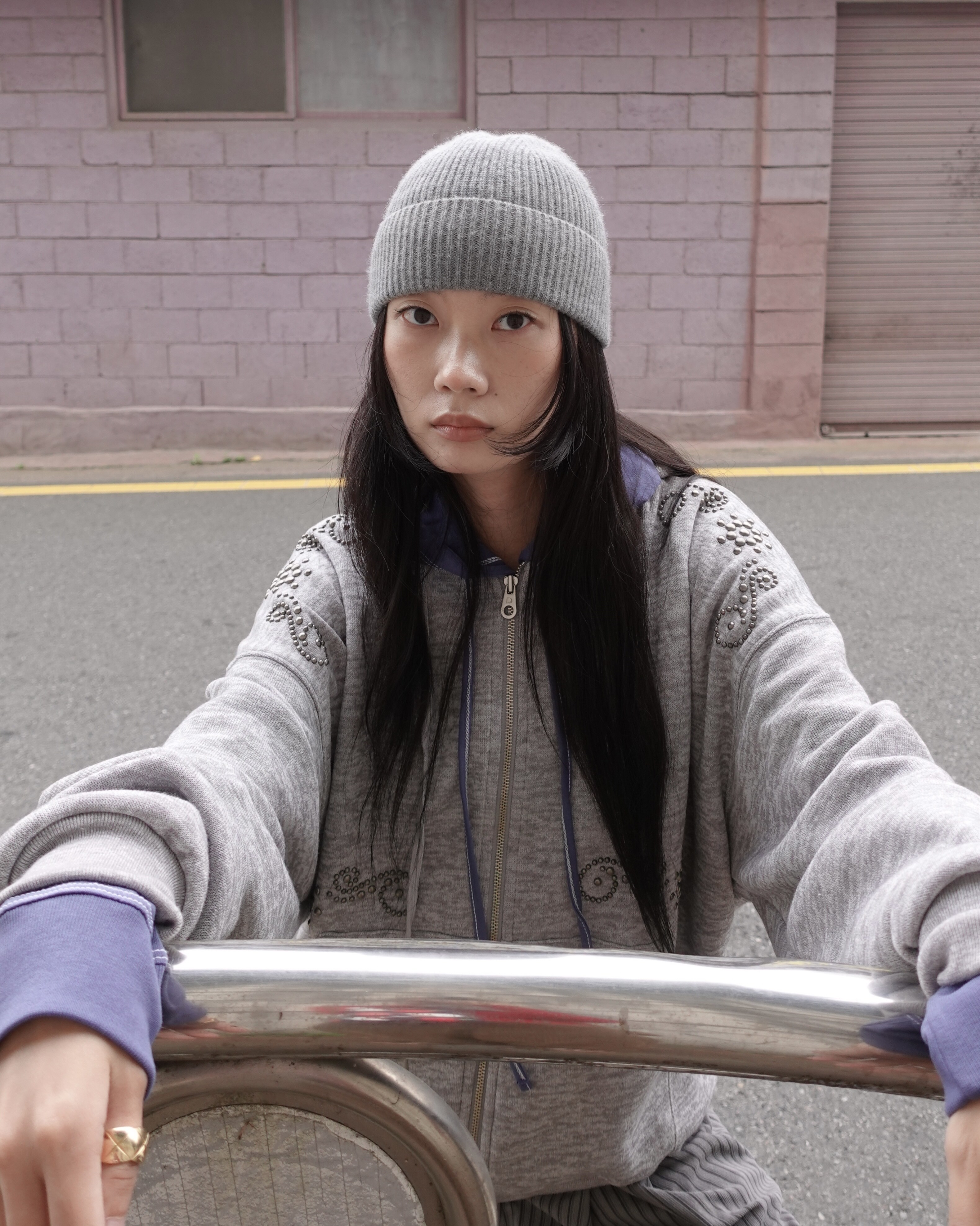 polysooem ORNAMENT STUDDED パーカー ブラック 韓国商品/POLYSOOEM ORNAMENT STUDDED HOODIE (Polysooem