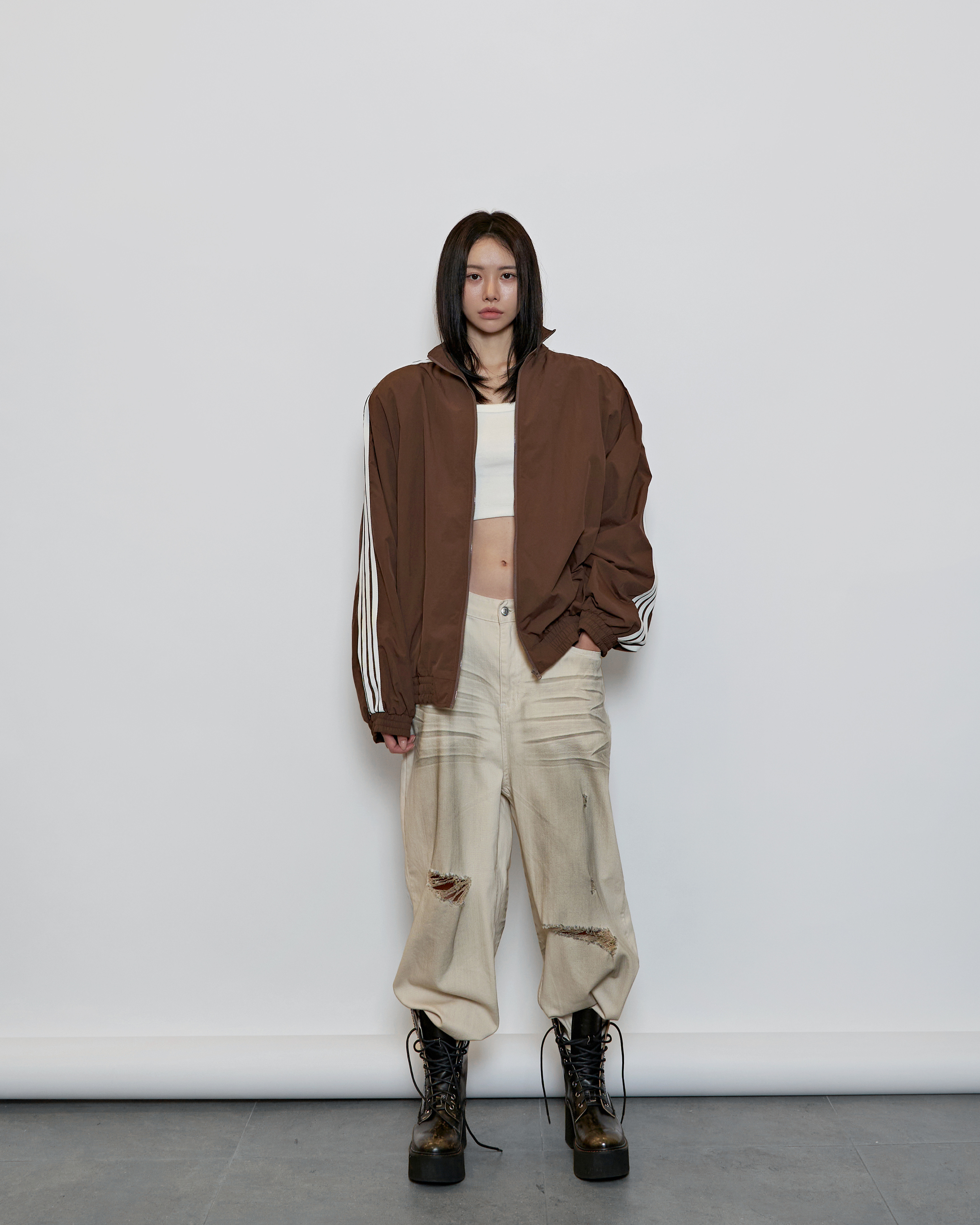 LANGER dirty cat white jeans (aespa Karina Wear)
