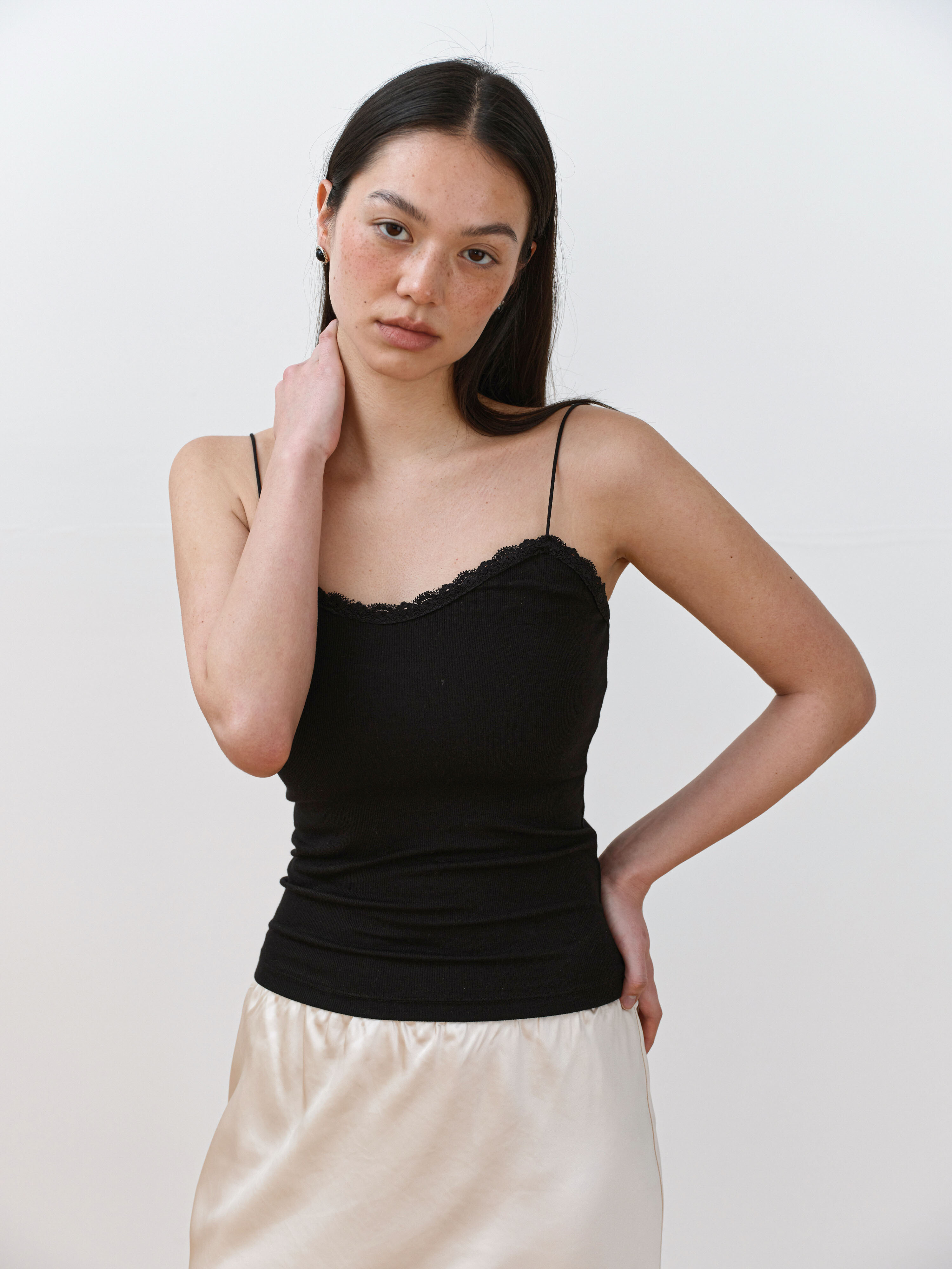 SIENNA LACE SLEEVELESS - 2 COLORS BLACK