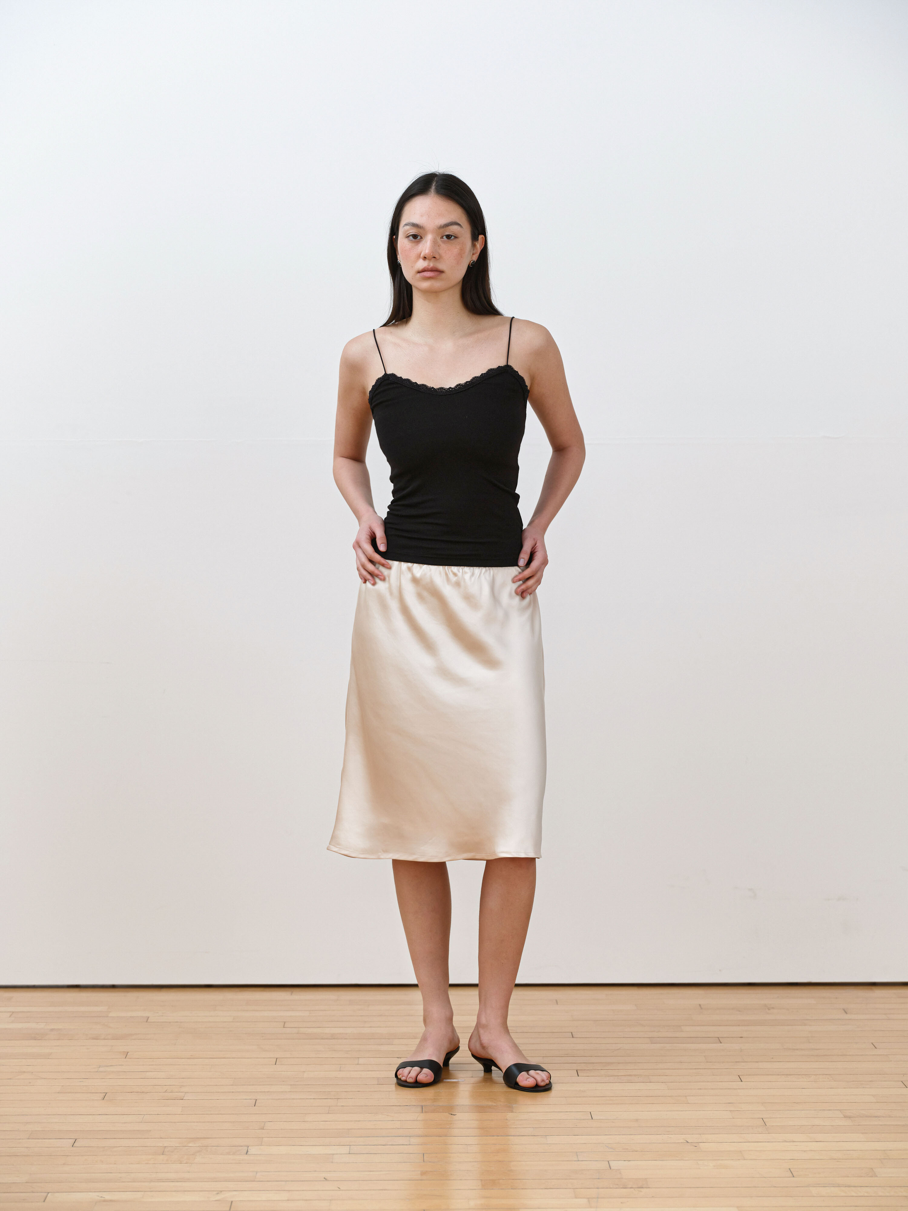 SIENNA LACE SLEEVELESS - 2 COLORS BLACK