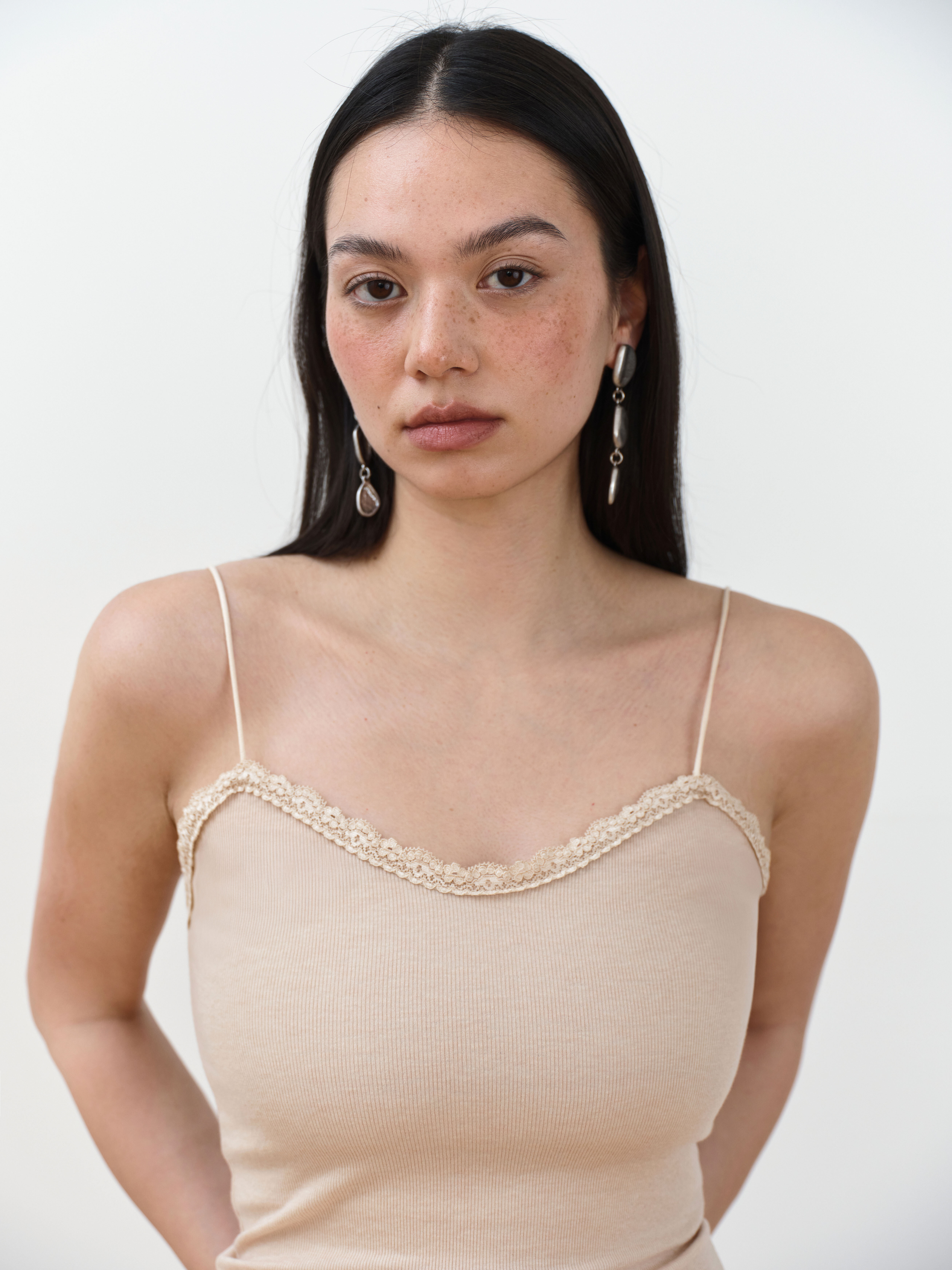 SIENNA LACE SLEEVELESS - 2 COLORS PEACH