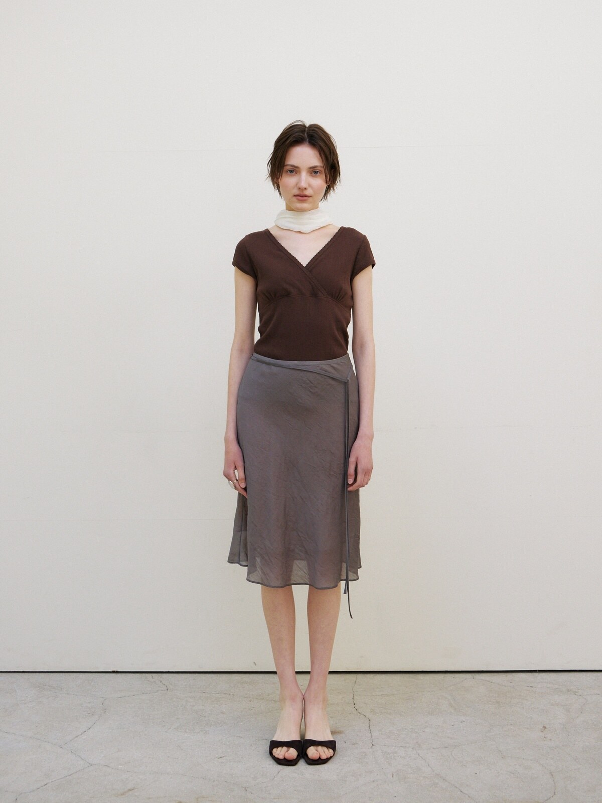 SCALLOP NECK WRAP T-SHIRT - 2 COLORS BROWN