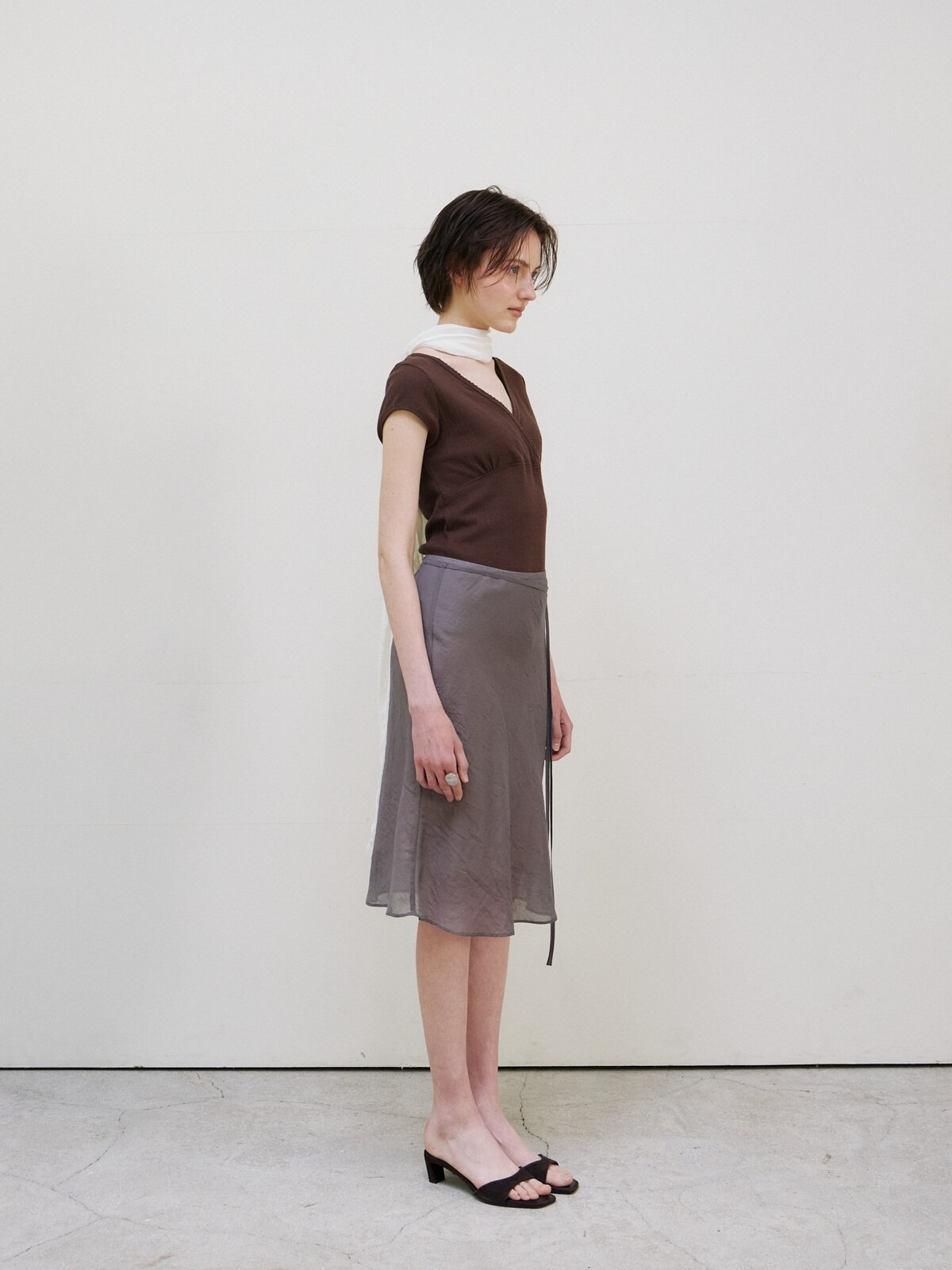 SCALLOP NECK WRAP T-SHIRT - 2 COLORS BROWN