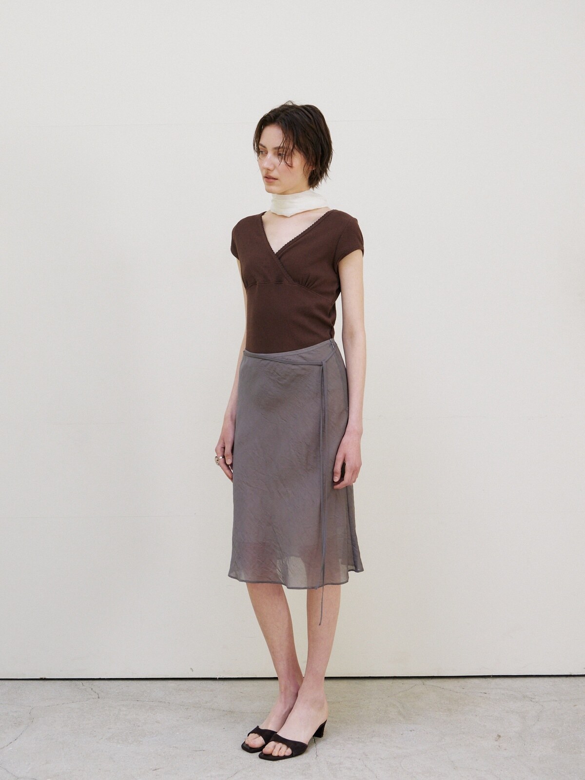 SCALLOP NECK WRAP T-SHIRT - 2 COLORS BROWN