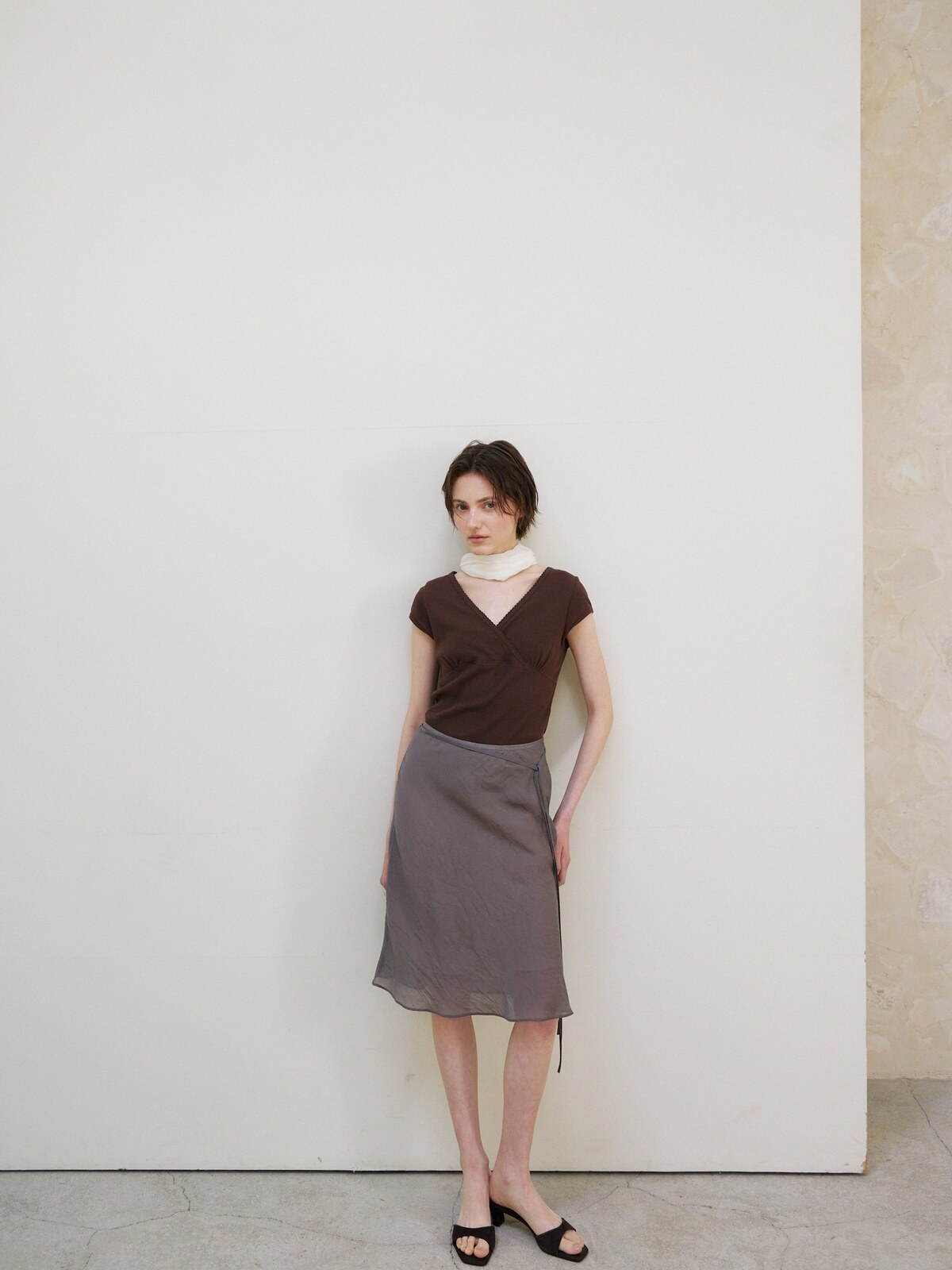 SCALLOP NECK WRAP T-SHIRT - 2 COLORS BROWN