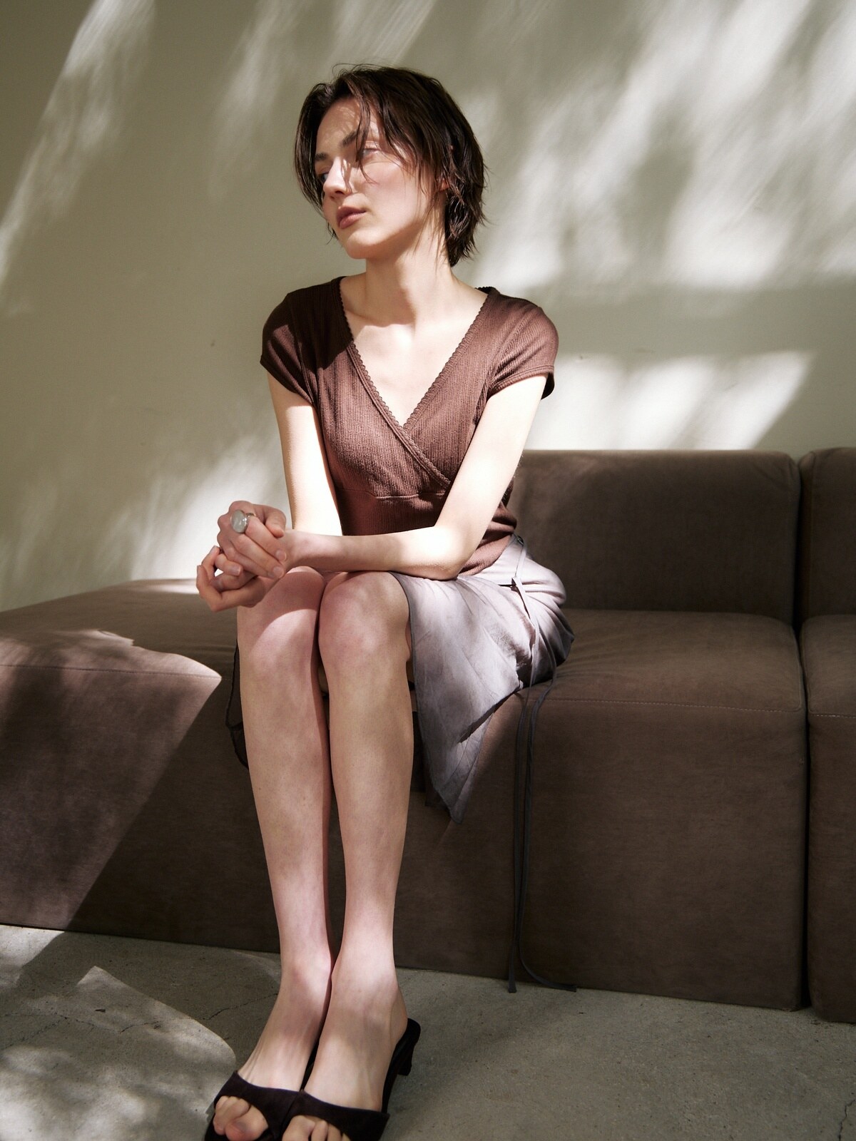 SCALLOP NECK WRAP T-SHIRT - 2 COLORS BROWN