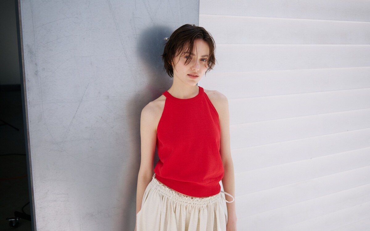 OPEN-BACK HALTER KNIT TOP - 3 COLORS RED