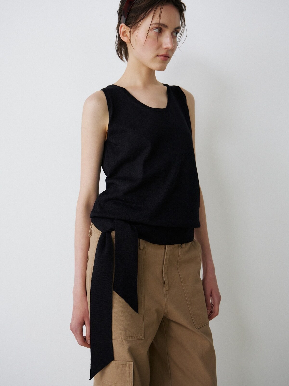 TIE SLEEVELESS KNIT TOP - 2 COLORS BLACK