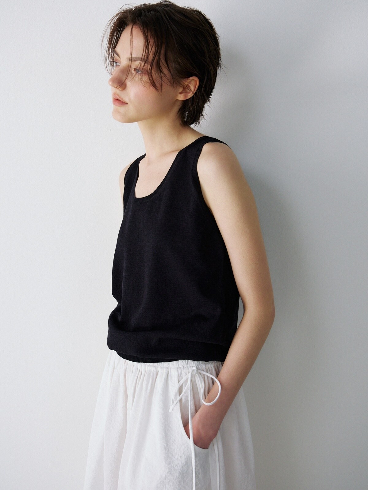 TIE SLEEVELESS KNIT TOP - 2 COLORS BLACK
