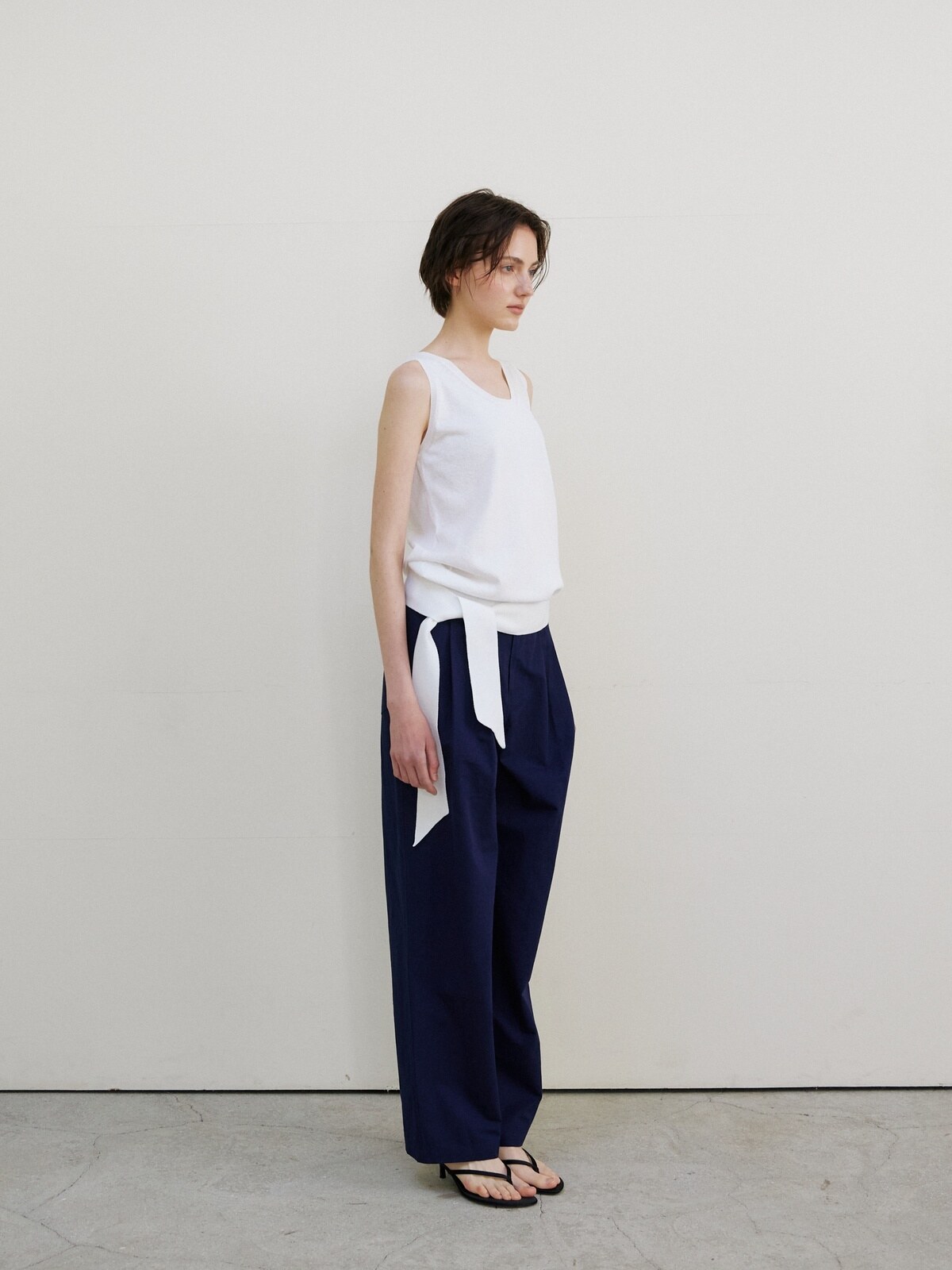 TIE SLEEVELESS KNIT TOP - 2 COLORS WHITE