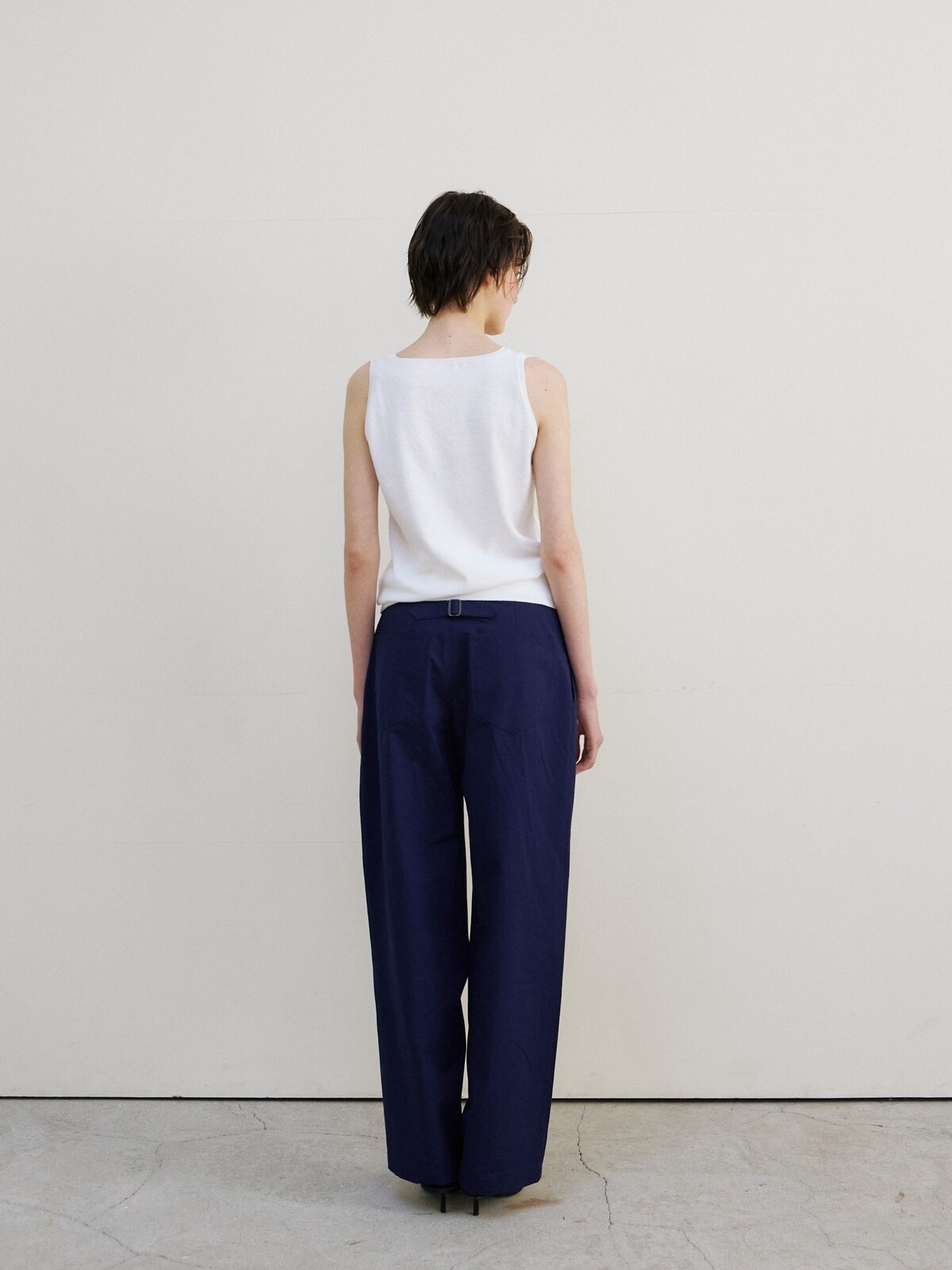 TIE SLEEVELESS KNIT TOP - 2 COLORS WHITE