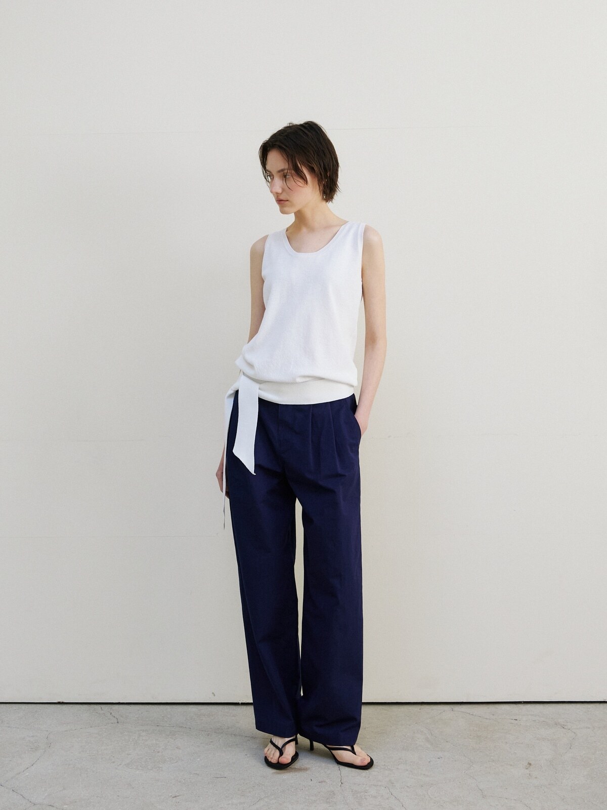TIE SLEEVELESS KNIT TOP - 2 COLORS WHITE