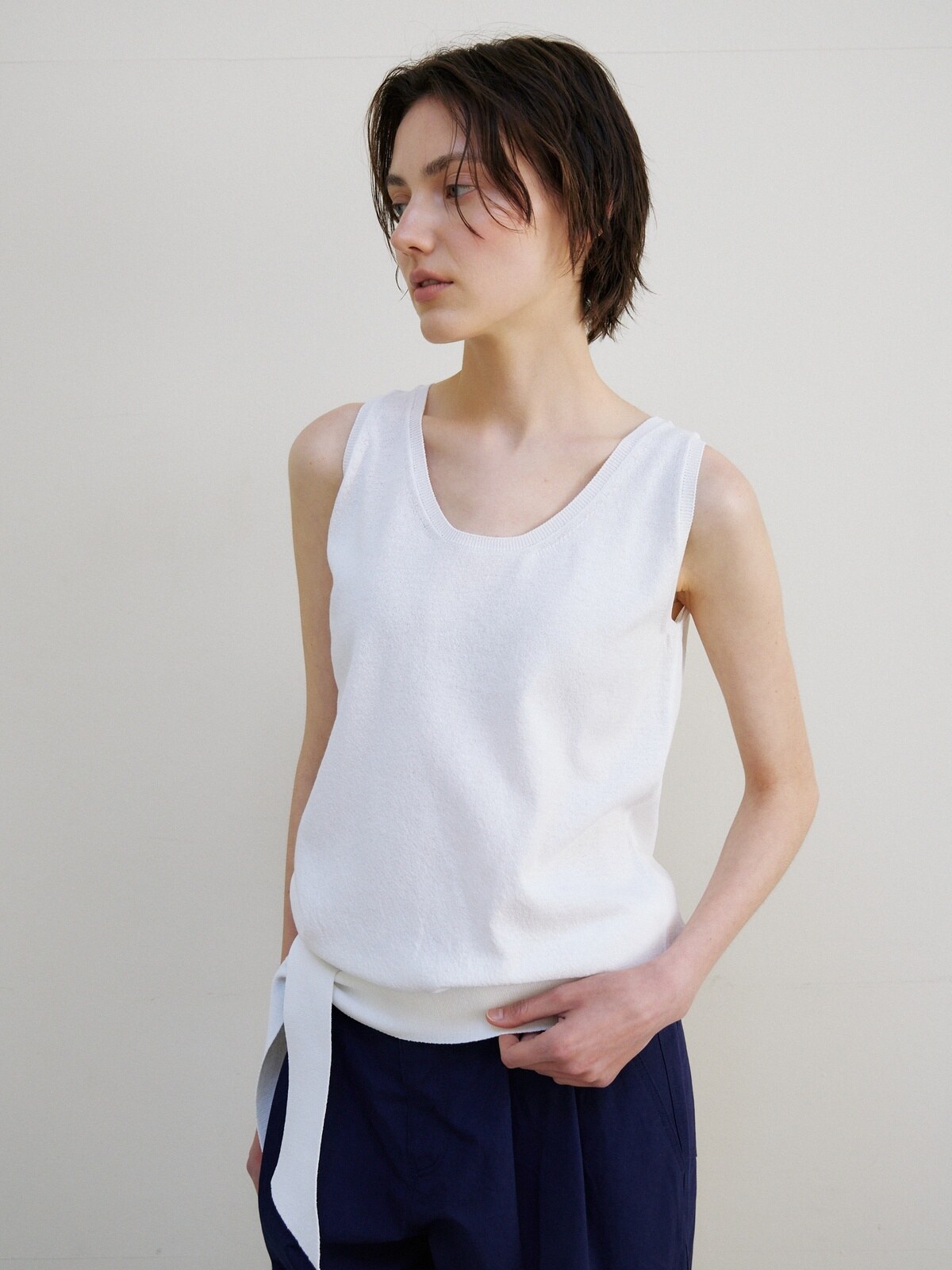 TIE SLEEVELESS KNIT TOP - 2 COLORS WHITE