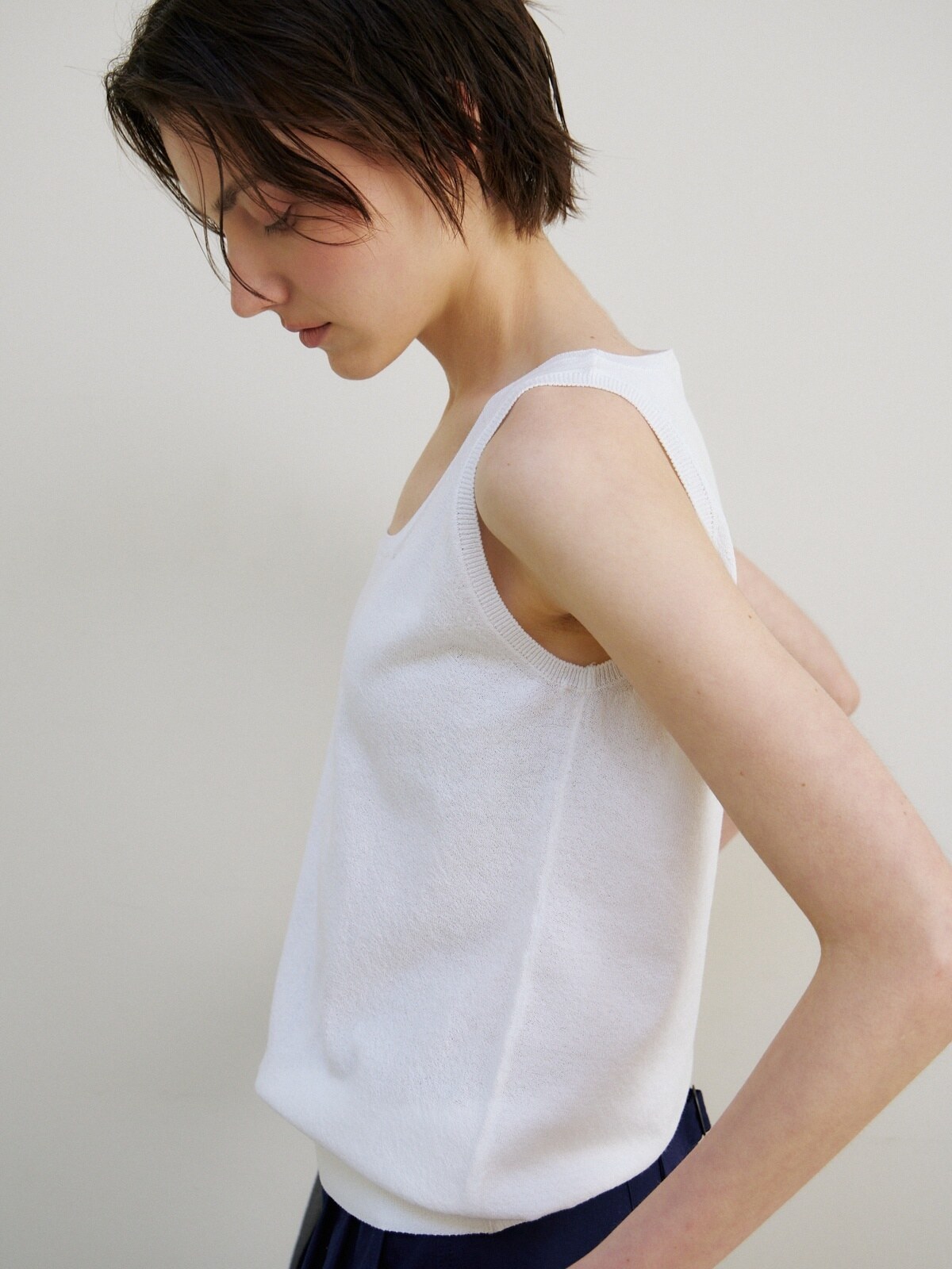 TIE SLEEVELESS KNIT TOP - 2 COLORS WHITE