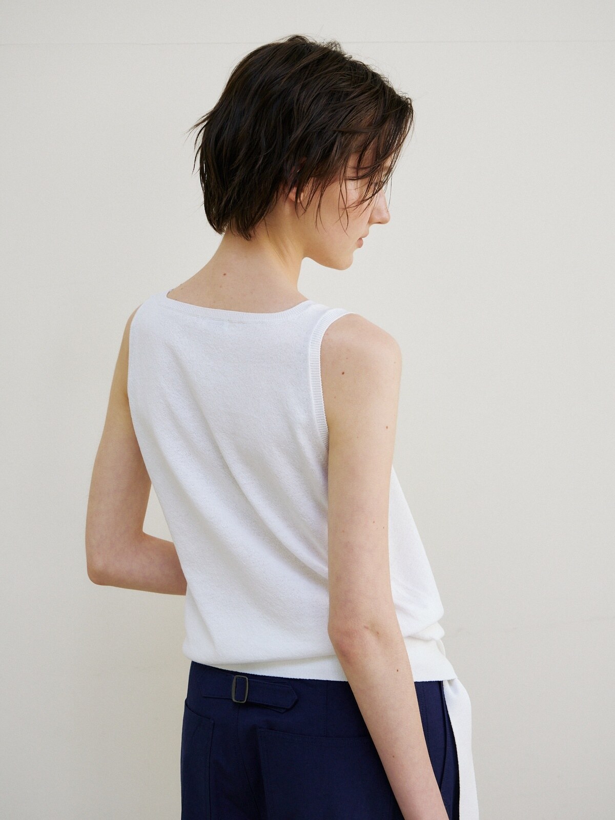 TIE SLEEVELESS KNIT TOP - 2 COLORS WHITE