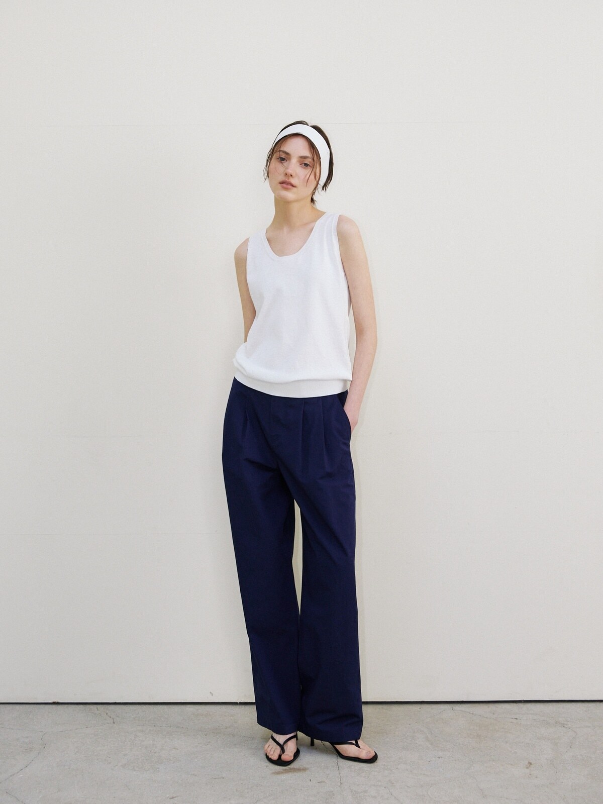 TIE SLEEVELESS KNIT TOP - 2 COLORS WHITE
