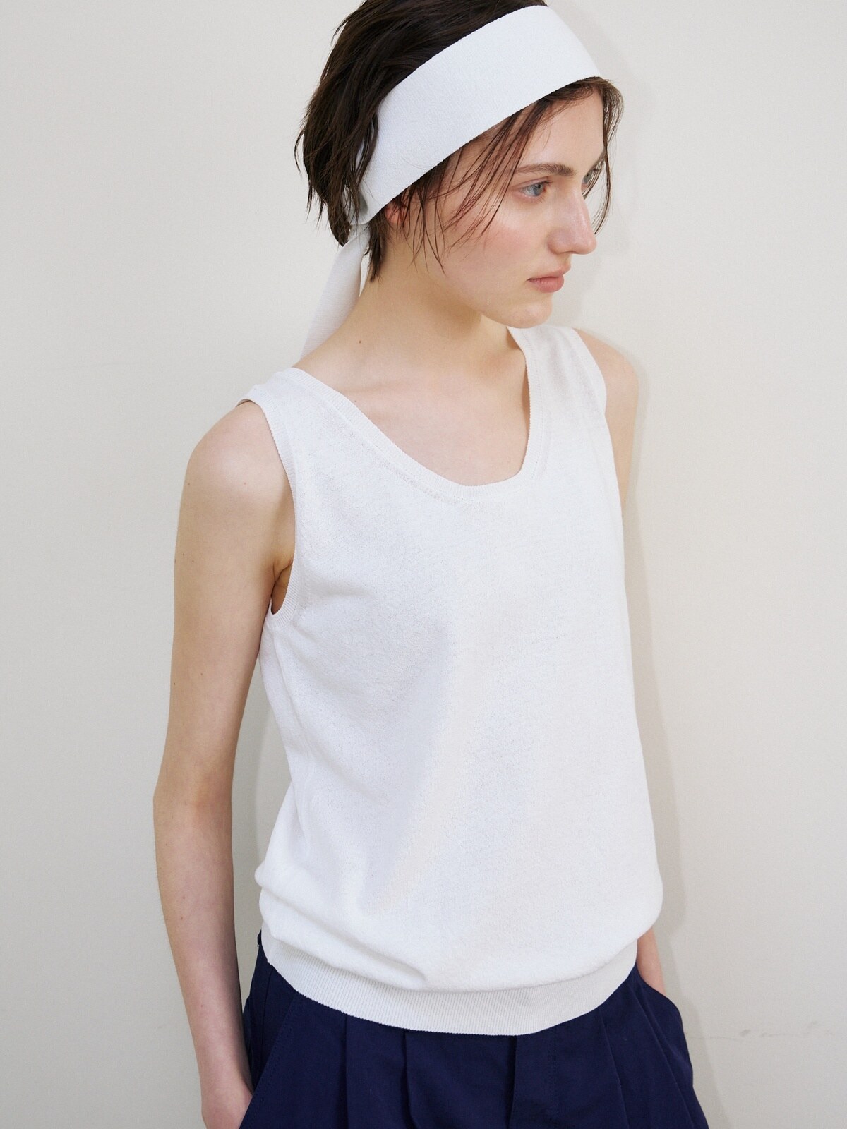 TIE SLEEVELESS KNIT TOP - 2 COLORS WHITE