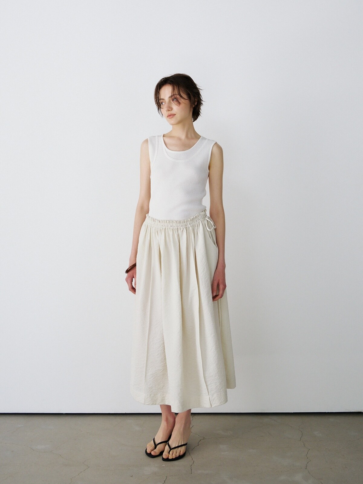 TRIMMING SLEEVELESS KNIT TOP - 2 COLORS IVORY