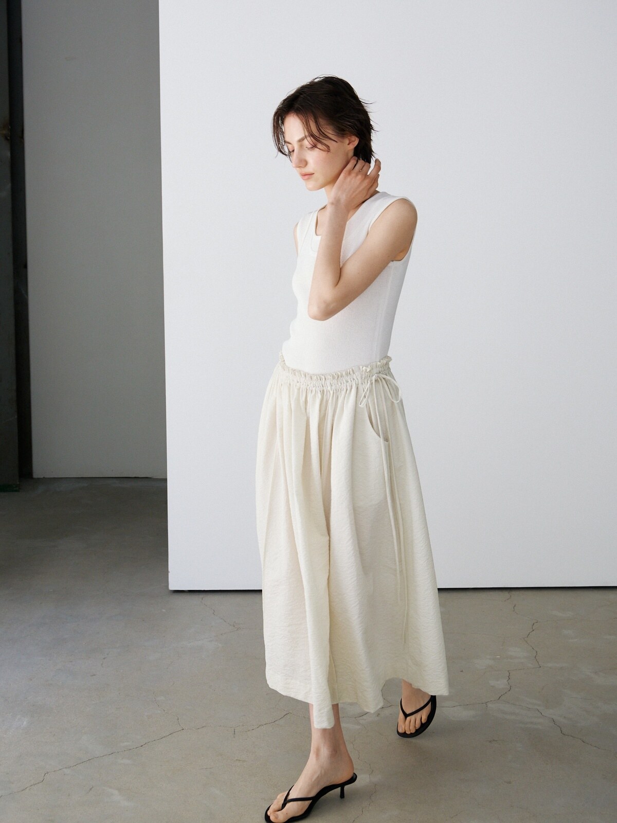 TRIMMING SLEEVELESS KNIT TOP - 2 COLORS IVORY