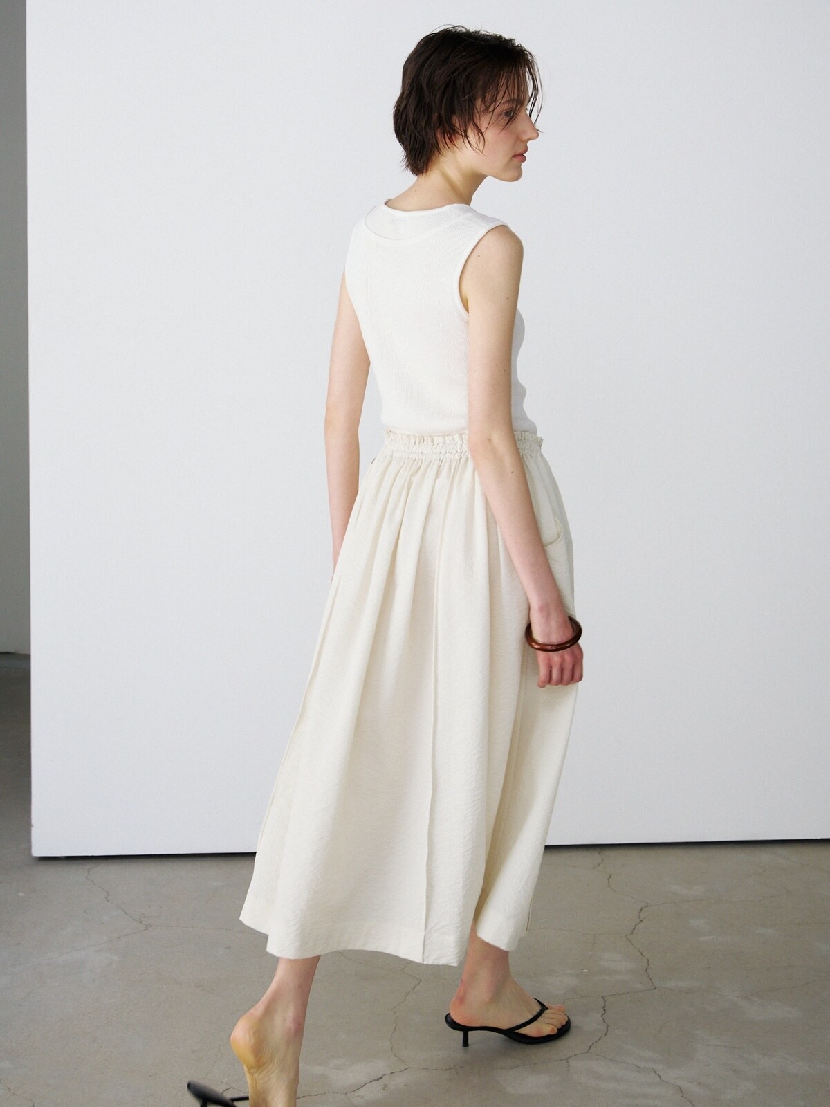 TRIMMING SLEEVELESS KNIT TOP - 2 COLORS IVORY