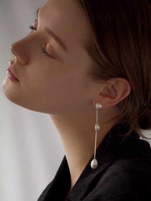 [Silver] 3 Pearl Dropped Long earrings