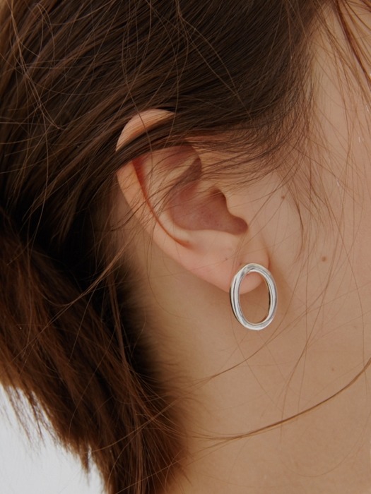 Simple Oval Earrings