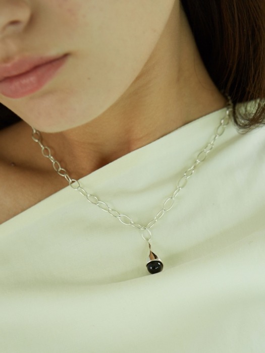 Hold Oynx Necklace