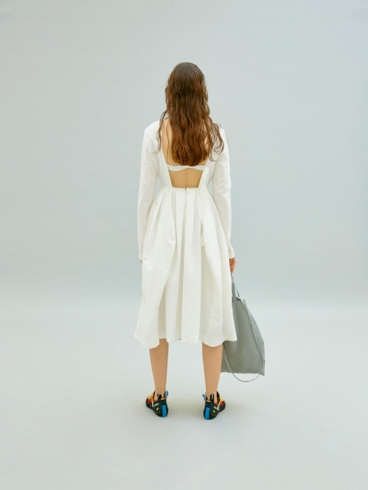 BACK-OPEN REVERSAL DRESS (WHITE)