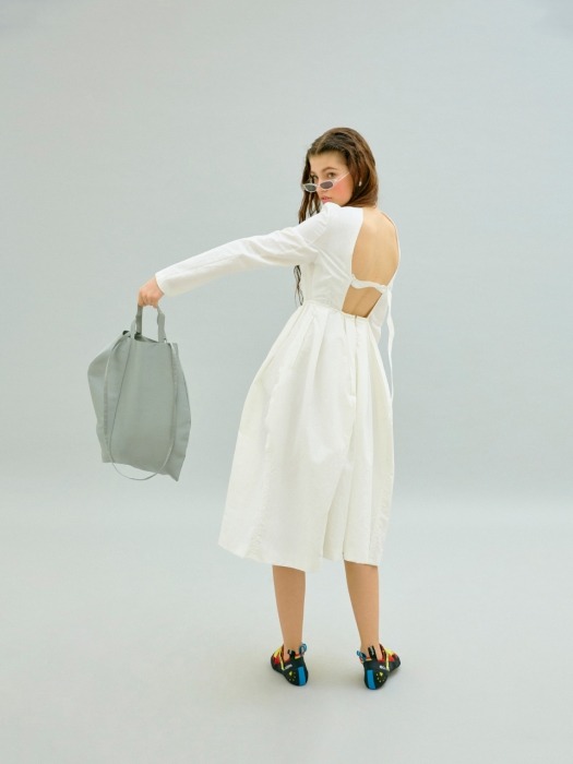 BACK-OPEN REVERSAL DRESS (WHITE)