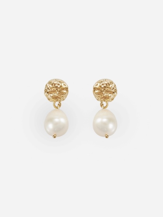 Saint pearl earrings