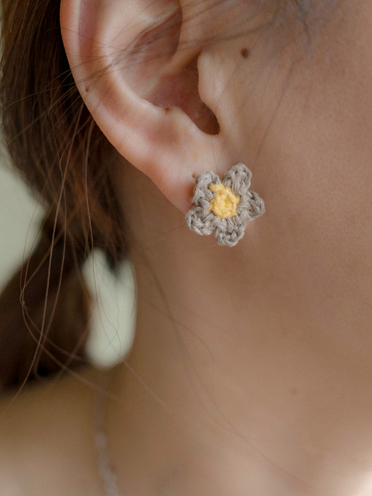 Pastel mini flower earring