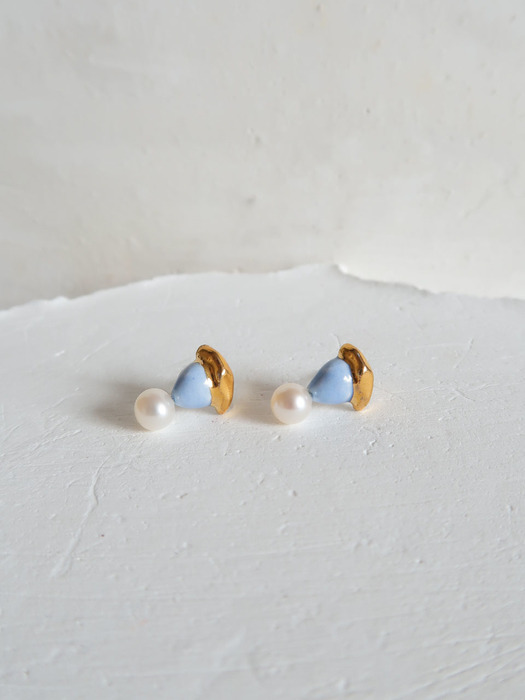 Pale blue pearl earring