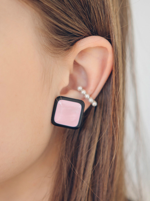 black border earrings (PINK SQUARE)