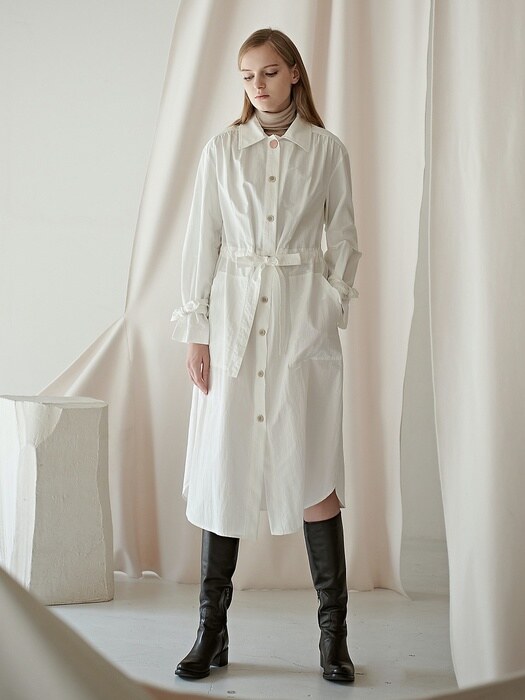 SHIRRING BELTED TRENCH DRESS_WHITE
