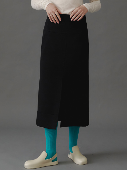 Denish Rollup Front Slit Midi Skirt_Black